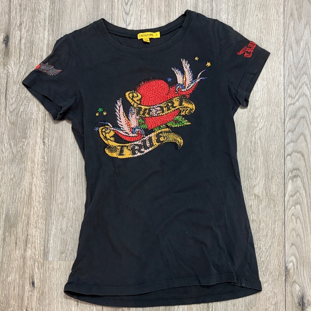 Women Tee with rindstone graphic